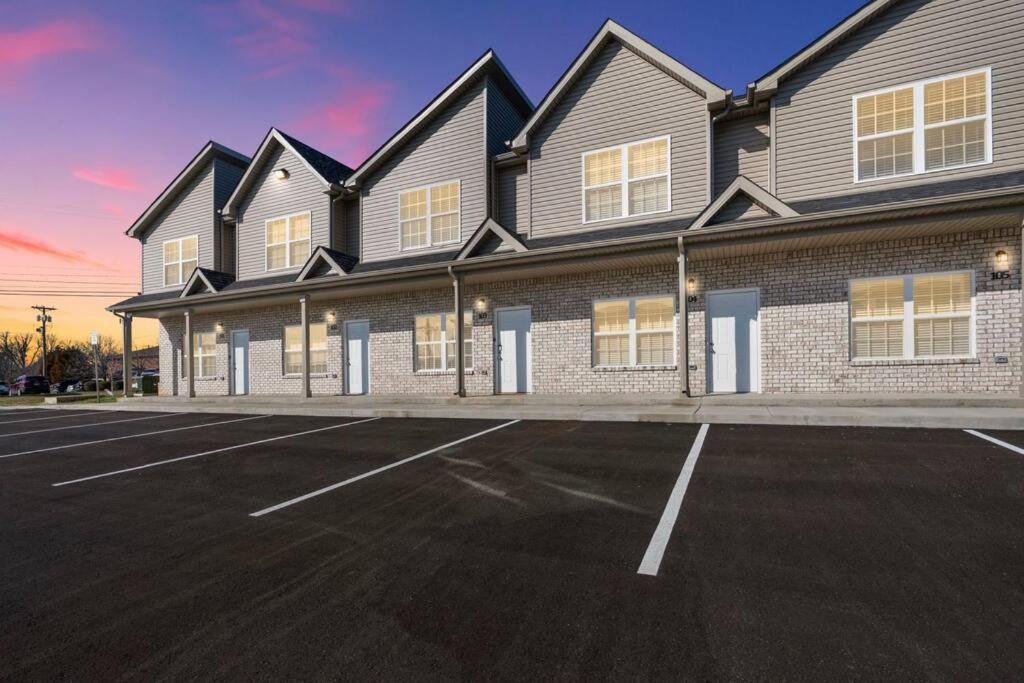 Make Lemonade In Luxury W King Bed And Free Parking Plus 40 Minutes To Nashville Кларксвилл Экстерьер фото